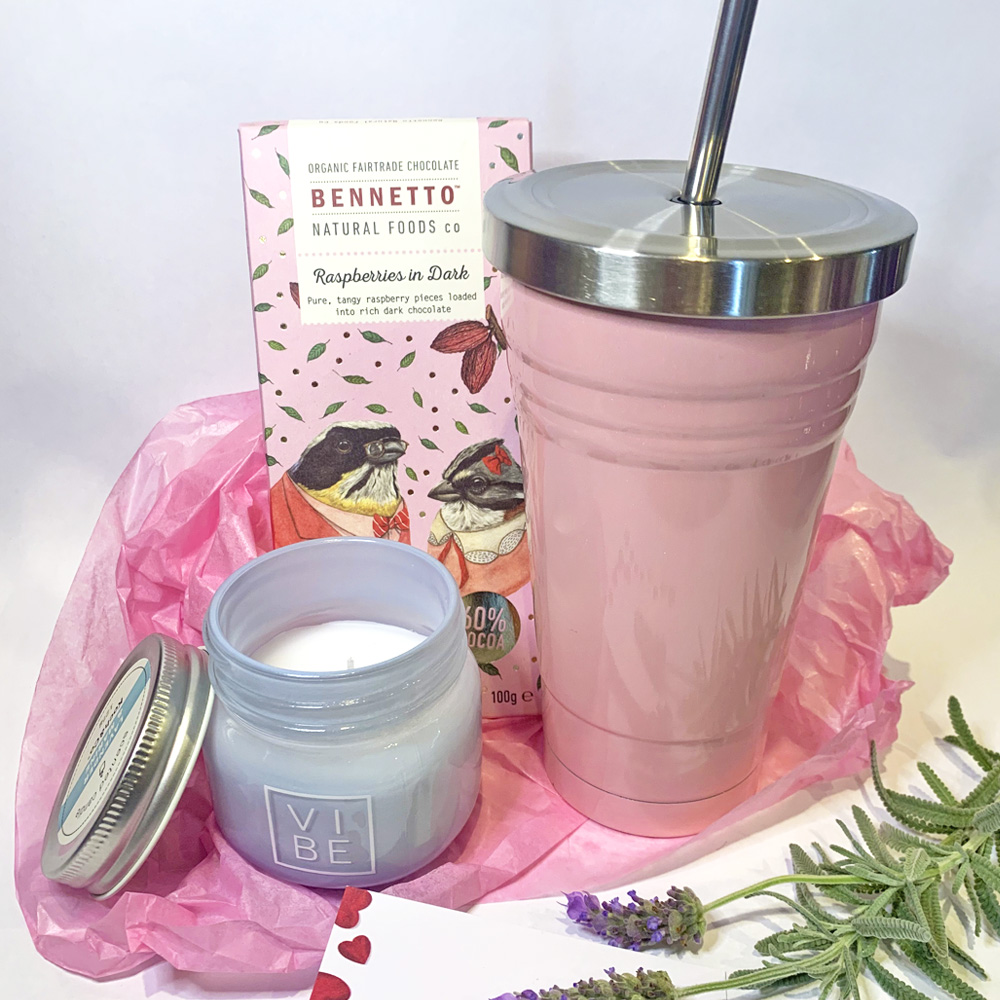Image: Smooth eco gift pack with smoothie cup, chocolate and scentred candle